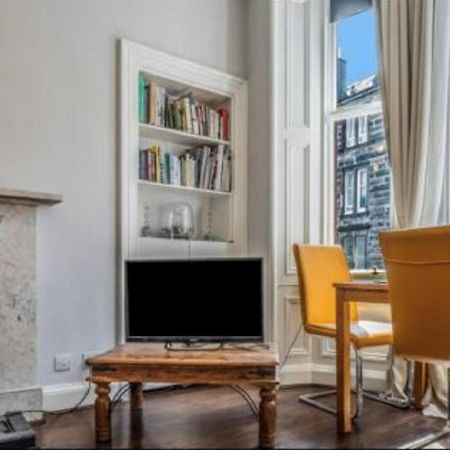 Spacious & Comfortable 3 Bedroom Apartment - Near City Centre - Free Parking Available - Sleeps Up To 5 Guests 에든버러 외부 사진